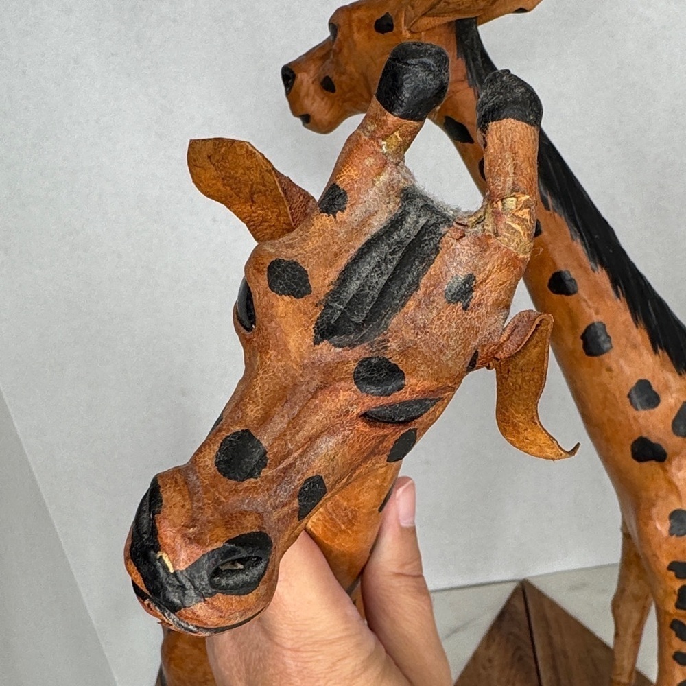 Vintage Estate Leather Wrapped Pair of Giraffes Large 17"-18" with Glass Eyes - Picture 10 of 16